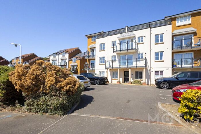 2 Bedroom Apartment To Rent In Lower Corniche, Seabrook, CT21