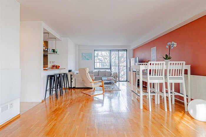 2 Bedroom Apartment To Rent In Wharf Road, Islington, N1