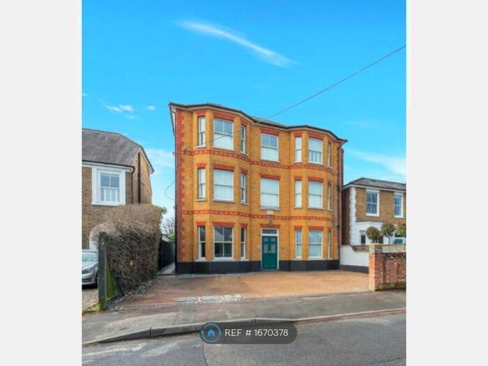 1 Bedroom Flat To Rent In Suffolk House, Weybridge, KT13