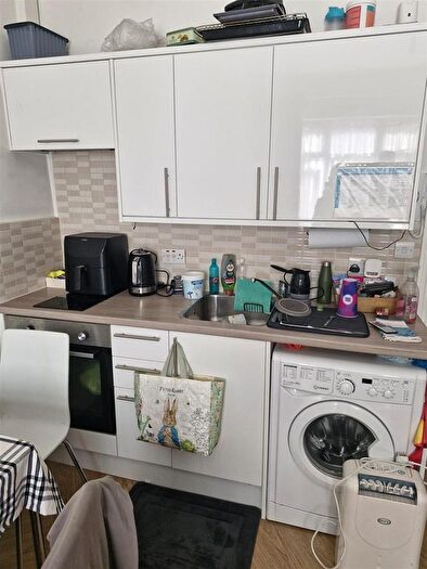 Studio To Rent In Rock Street, London, N4