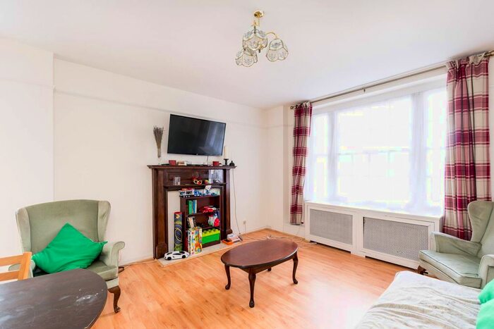 2 Bedroom Flat To Rent In Cambridge Street, Pimlico, London, SW1V