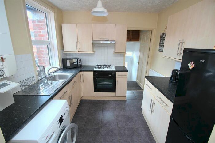 4 Bedroom Maisonette To Rent In Lavender Gardens, West Jesmond, Newcastle Upon Tyne, NE2