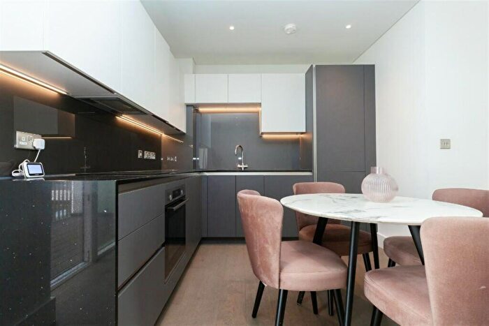 2 Bedroom Flat To Rent In Gartons Way, London, SW11