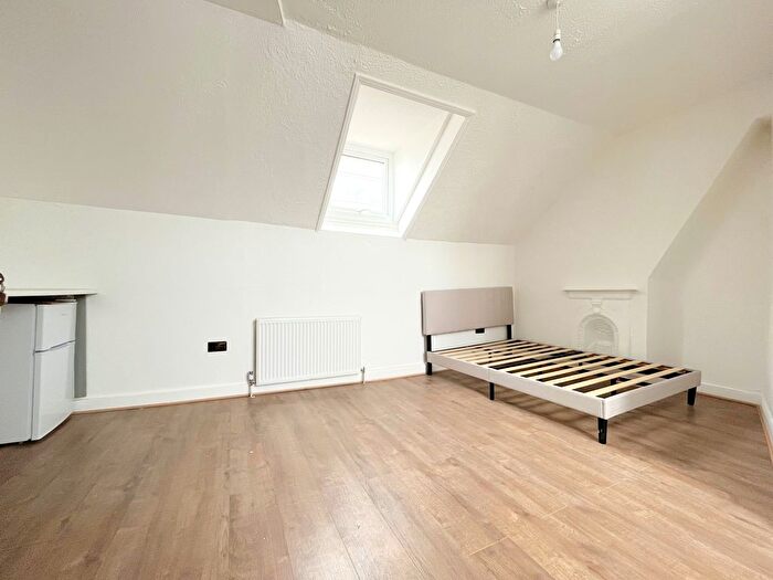 Studio To Rent In Clifftown Road, Southend-On-Sea, SS1