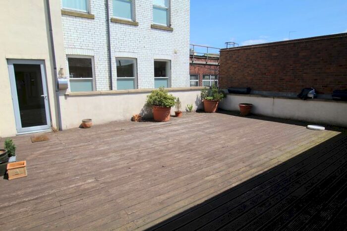 2 Bedroom Apartment To Rent In King Albert Chambers, Hull, HU1