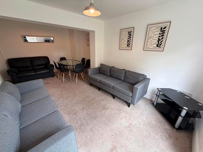 6 Bedroom House To Rent In Earlham Road, Norwich, NR2