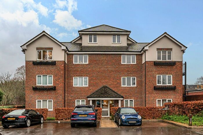 2 Bedroom Flat To Rent In Lincoln Court, Denham, Uxbridge, Buckinghamshire, UB9