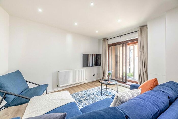 2 Bedroom Apartment To Rent In Sheet Street, Windsor, Berkshire, SL4