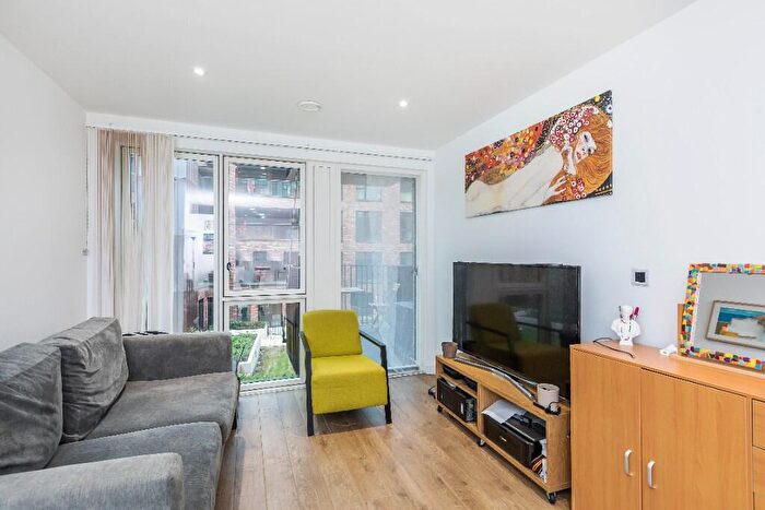 1 Bedroom Apartment To Rent In Highland Street, London, E15