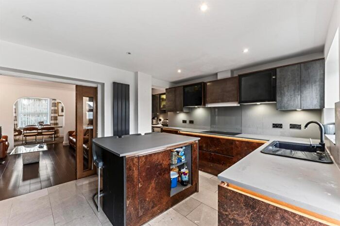5 Bedroom Terraced House For Sale In Bishopsford Road, Morden, SM4