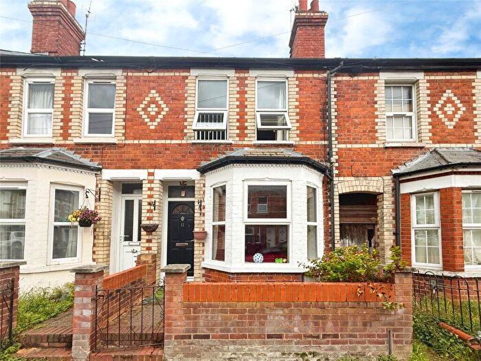 3 Bedroom Terraced House For Sale In Lincoln Road, Reading, Berkshire, RG2