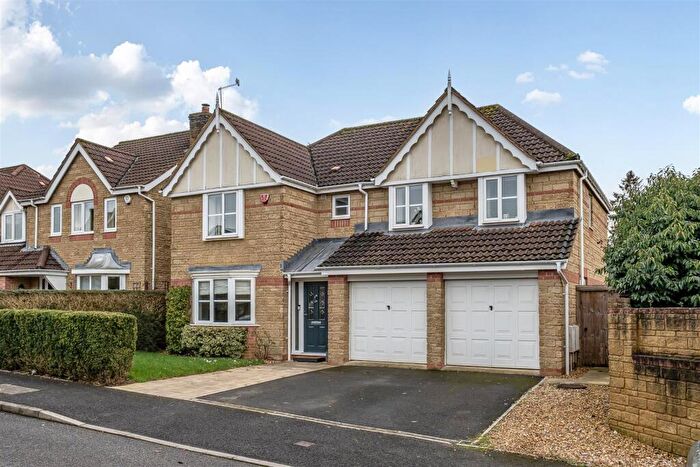 5 Bedroom Detached House For Sale In Fallow Field Close, Chippenham, SN14