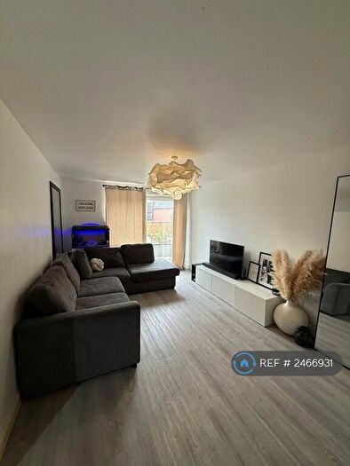 2 Bedroom Flat To Rent In Hudson House, Epsom, KT19