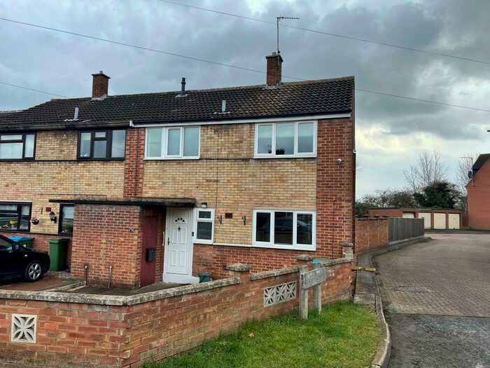 3 Bedroom End Of Terrace House To Rent In Intalbury Avenue, Aylesbury, HP19