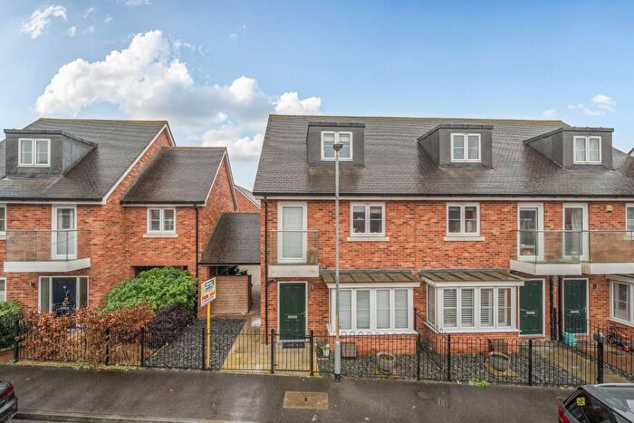 3 Bedroom Semi Detached House For Sale In Greystone Square, Wouldham, Rochester, ME1