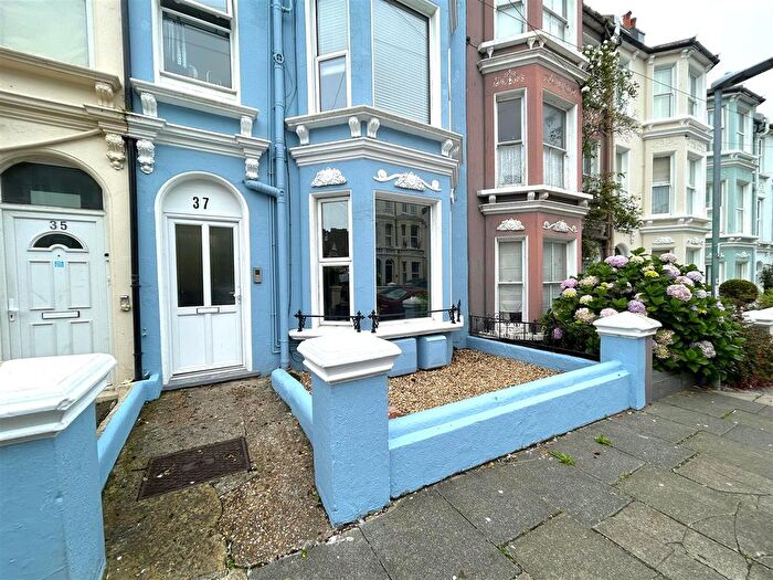 1 Bedroom Flat For Sale In Vicarage Road, Hastings, TN34