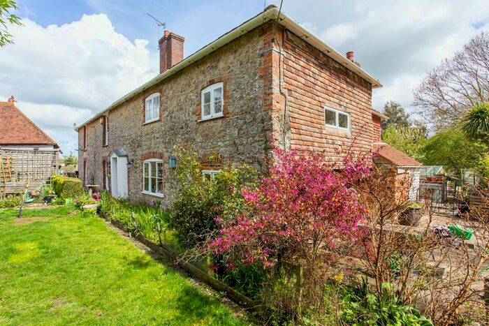 4 Bedroom Detached House For Sale In Kingsford Street, Mersham, TN25