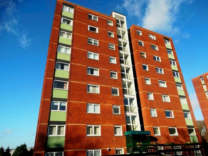 Apartment To Rent In Porchester Mead, Beckenham, BR3