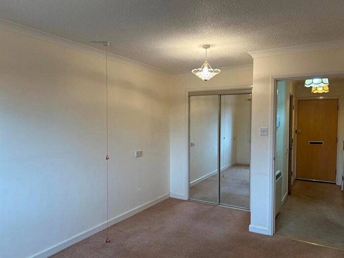 1 Bedroom Apartment For Sale In Fairacres Road, Didcot, OX11