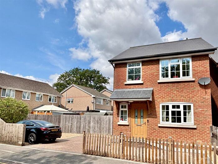 3 Bedroom Detached House For Sale In Cabot Lane, Creekmoor, BH17