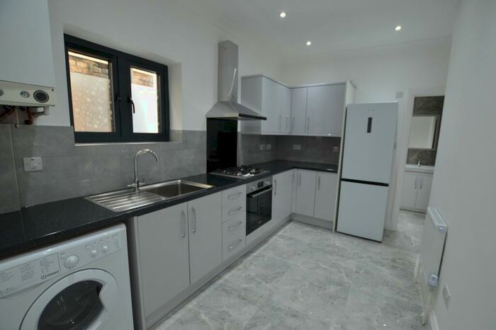 4 Bedroom Flat To Rent In Woodford Avenue, IG2