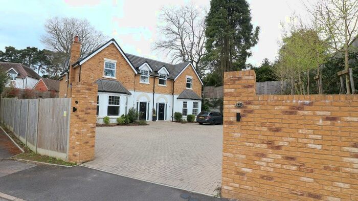 4 Bedroom Semi-Detached House To Rent In Calvin Close, Camberley, Surrey, GU15