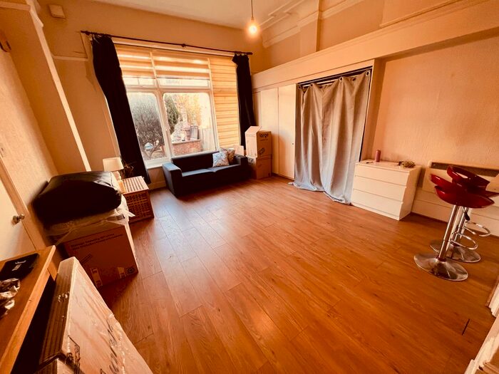 Studio To Rent In Queens Avenue, Muswell Hill, N10