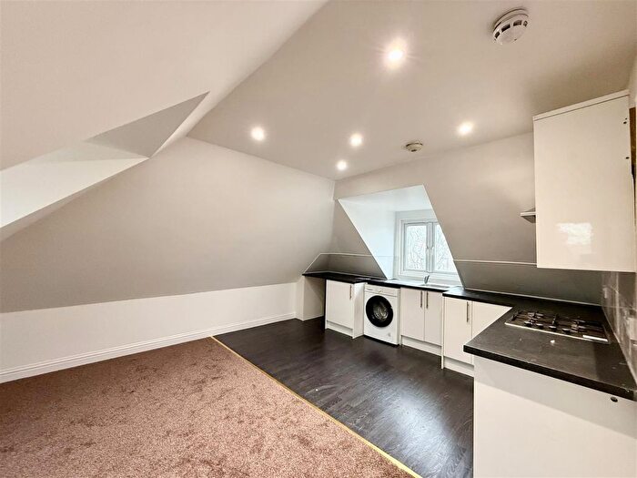 2 Bedroom Flat To Rent In Northcote Avenue, Southall, UB1