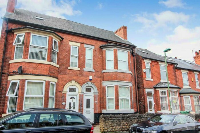 4 Bedroom Semi-Detached House To Rent In £pppw Kimbolton Avenue, Lenton, Nottingham, NG7