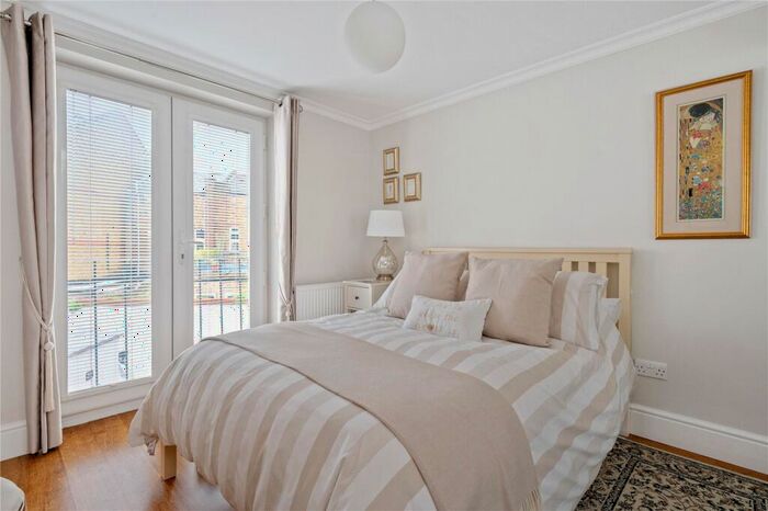 3 Bedroom End Of Terrace House For Sale In Buckingham Mews, London, N1