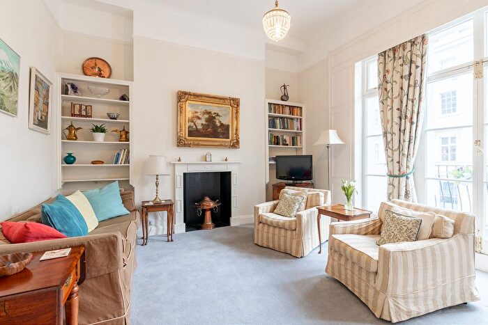 2 Bedroom Flat To Rent In Gloucester Street, Westminster, Pimlico, London, SW1V