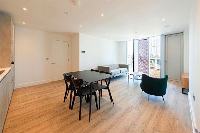 2 Bedroom Apartment To Rent In The Blade, M15