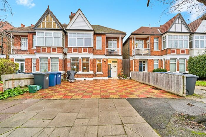 3 Bedroom Maisonette For Sale In Lynton Road, London, W3