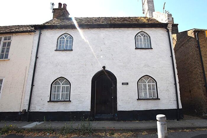 2 Bedroom Cottage To Rent In St. Johns Street, Huntingdon, PE29