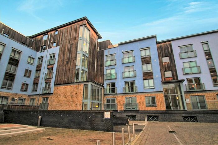 3 Bedroom Flat To Rent In The Penthouse, Quayside Drive, Colchester, CO2