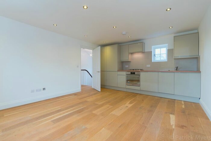 2 Bedroom Flat To Rent In Peckham Rye, London, SE22