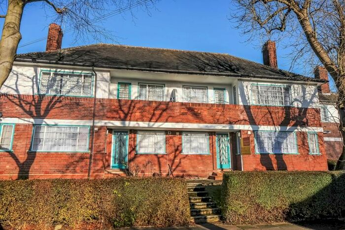 2 Bedroom Flat To Rent In Holyoake Walk, East Finchley, N2