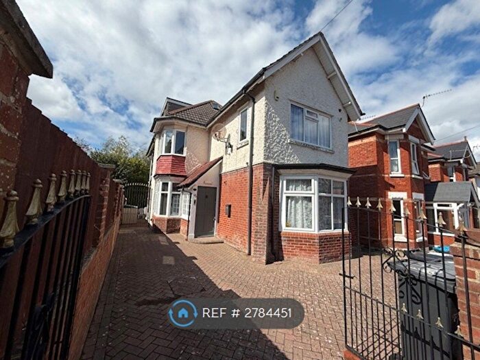 6 Bedroom Detached House To Rent In Stanfield Road, Bournemouth, BH9