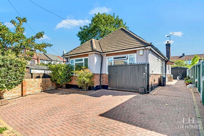 3 Bedroom Detached Bungalow For Sale In Purbeck Road, Hornchurch, RM11
