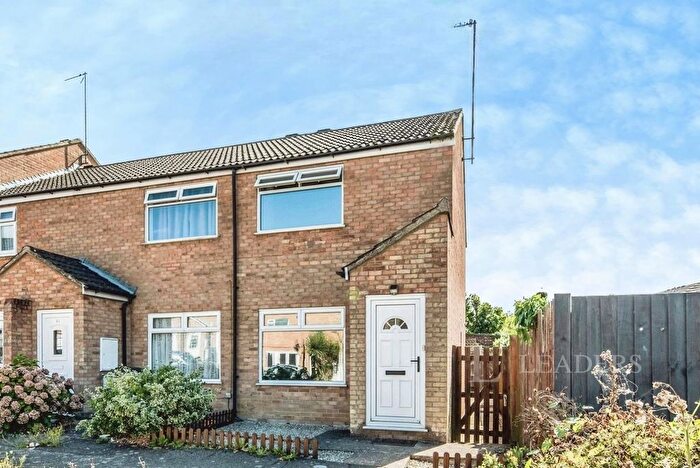 2 Bedroom Detached House For Sale In Fetlock Close, Clapham, Bedford, MK41
