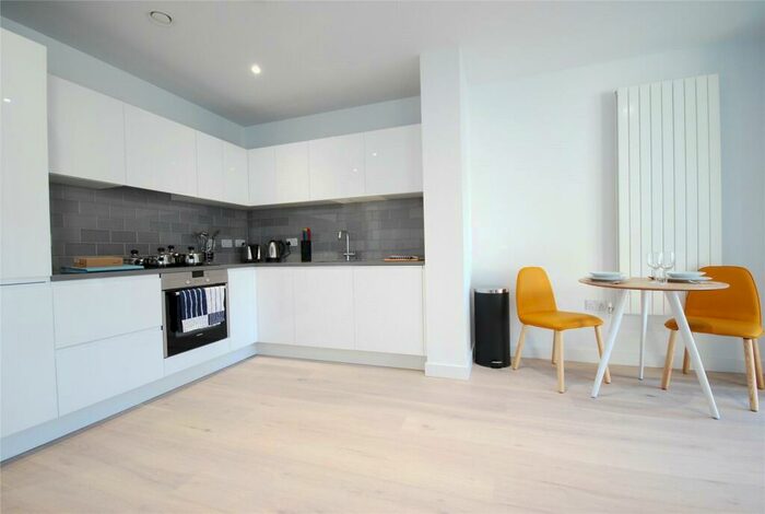 Flat To Rent In Flotilla House, Cable Street, E16