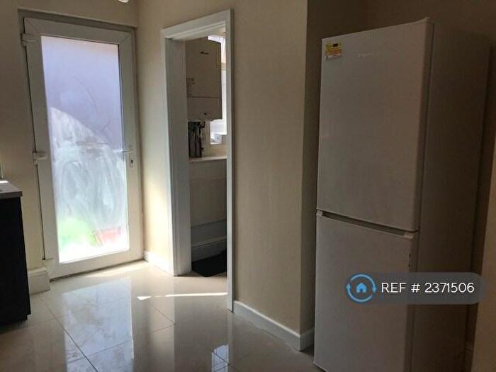 3 Bedroom Flat To Rent In St. George Court, Birmingham, B15