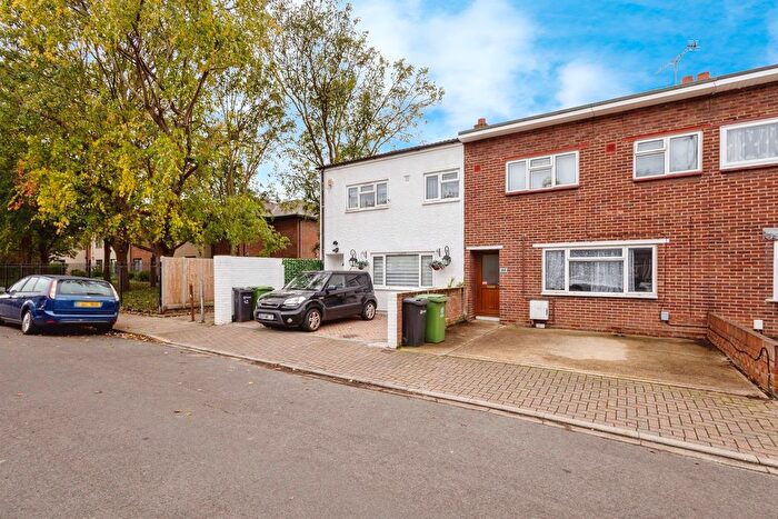 3 Bedroom Terraced House For Sale In Fifth Street, Portsmouth, PO1
