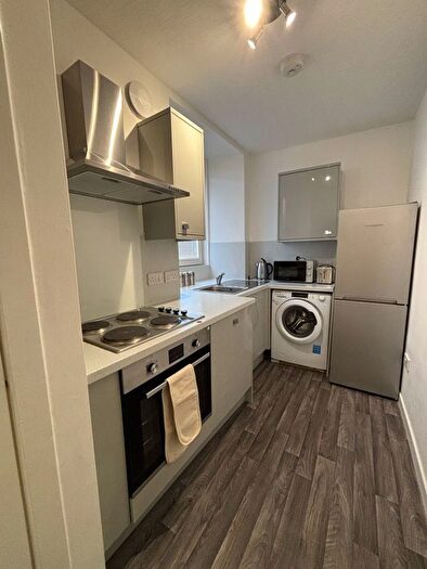 2 Bedroom Flat To Rent In Pitfour Street, West End, Dundee, DD2