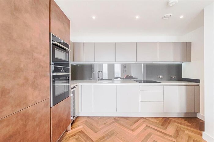 2 Bedroom Flat To Rent In Commercial Street, London, E1