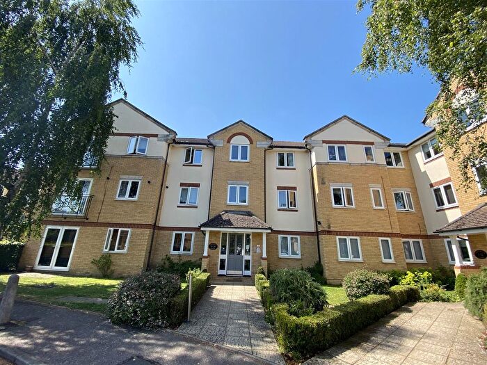2 Bedroom Flat To Rent In Grenville Place, London, NW7