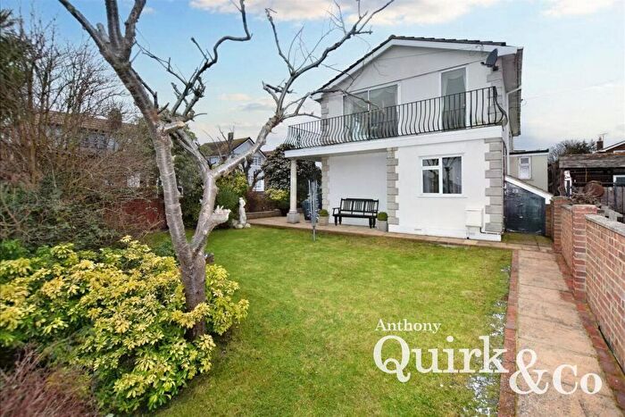 6 Bedroom Detached House For Sale In Park Road, Canvey Island, SS8