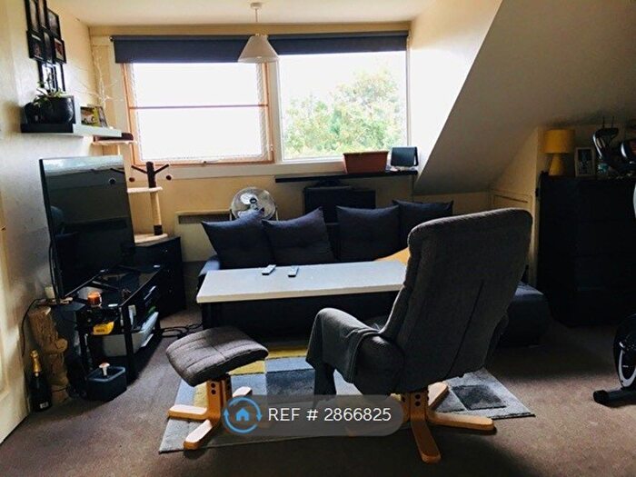 Studio To Rent In Green Lanes, London, N13