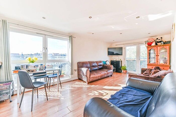 2 Bedroom Flat For Sale In Brighton Road, Purley, CR8