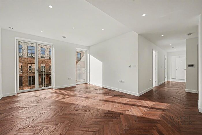 3 Bedroom Flat To Rent In Ribbon Lane, Brent Cross, NW2